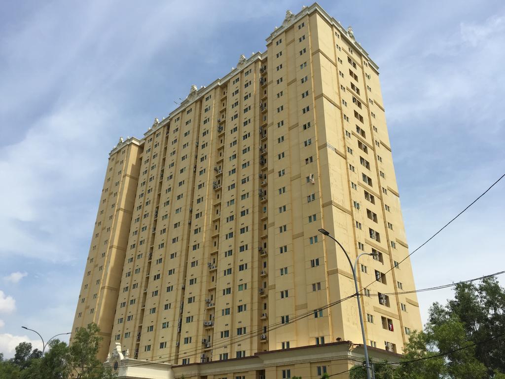 Queen Victoria Apartment Batam Exterior foto